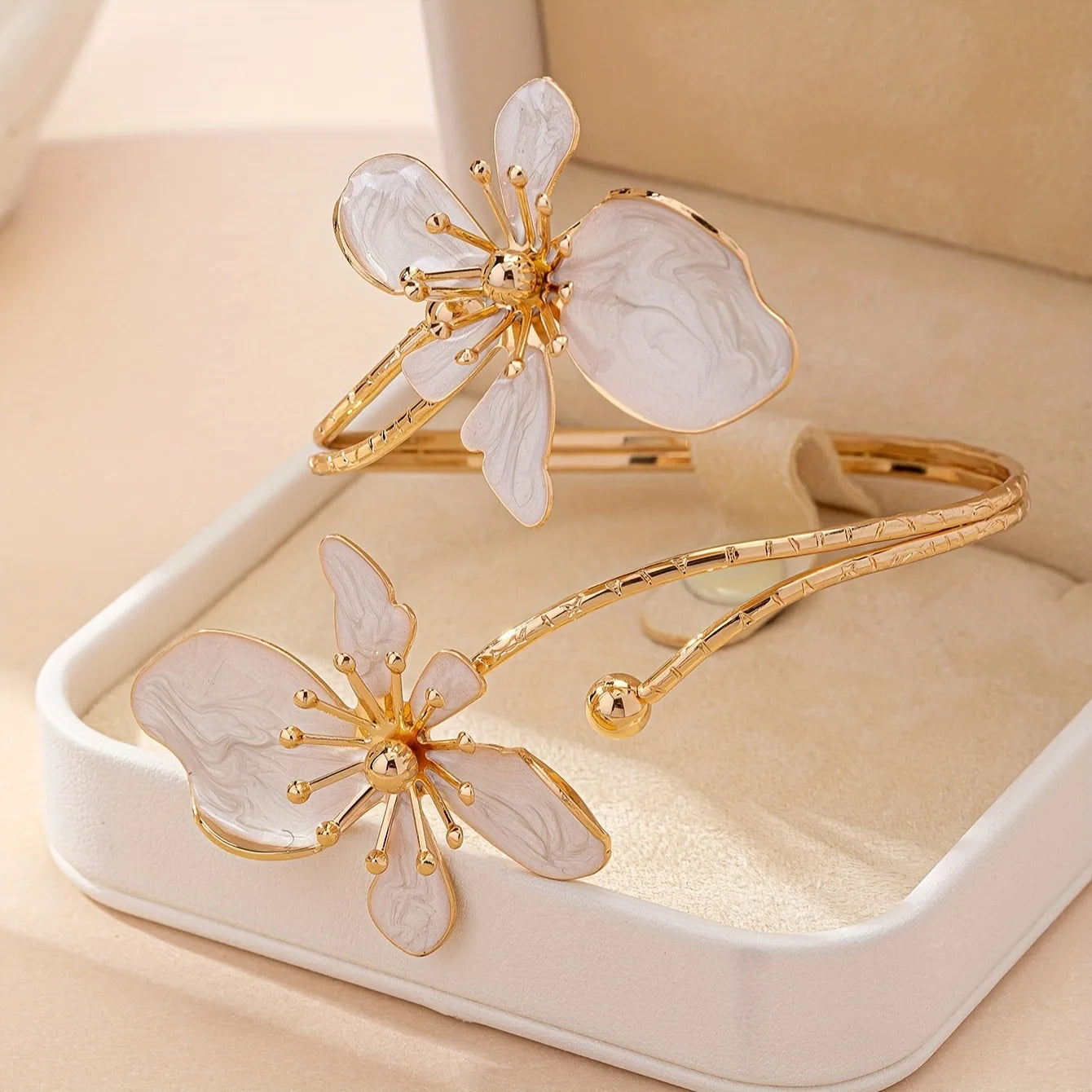 Leticia | Armlet